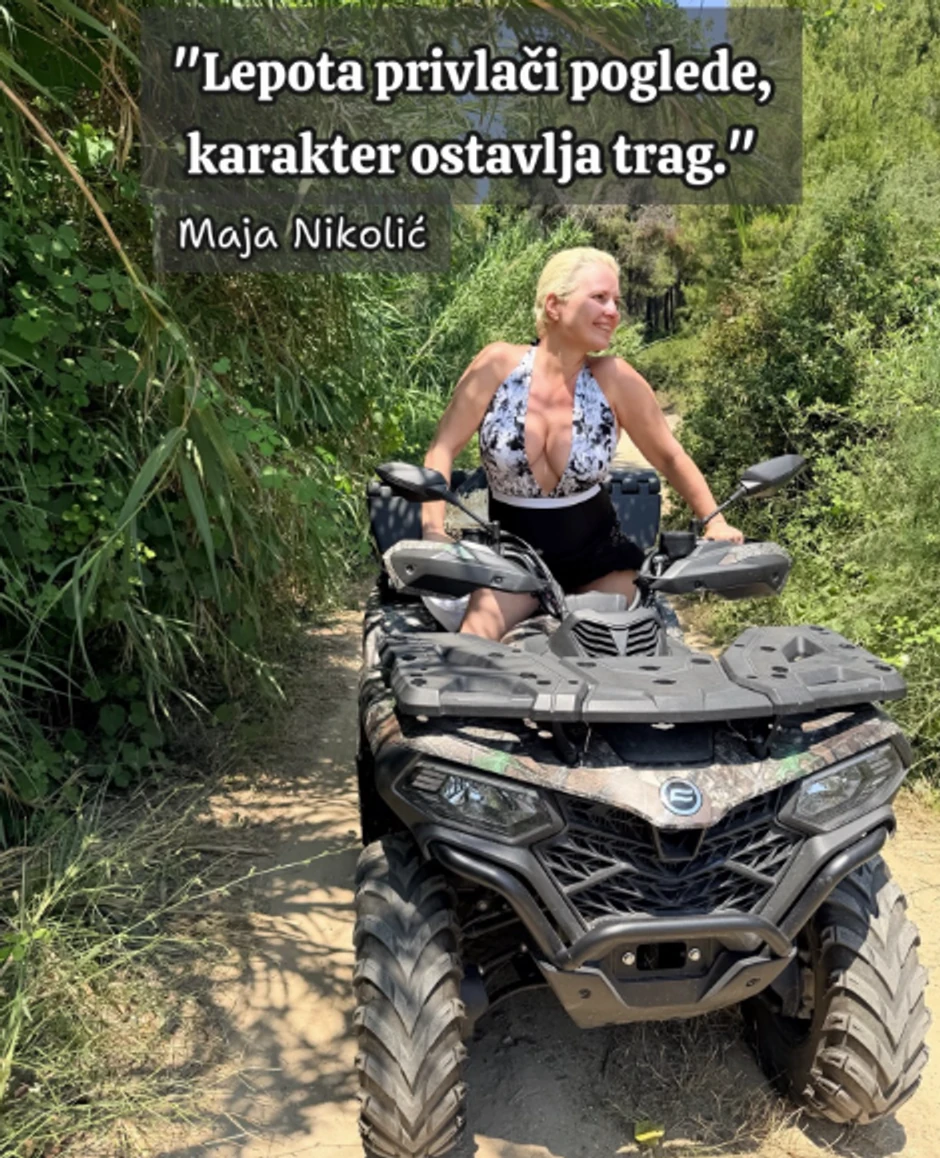 Maja Nikolić na moru
