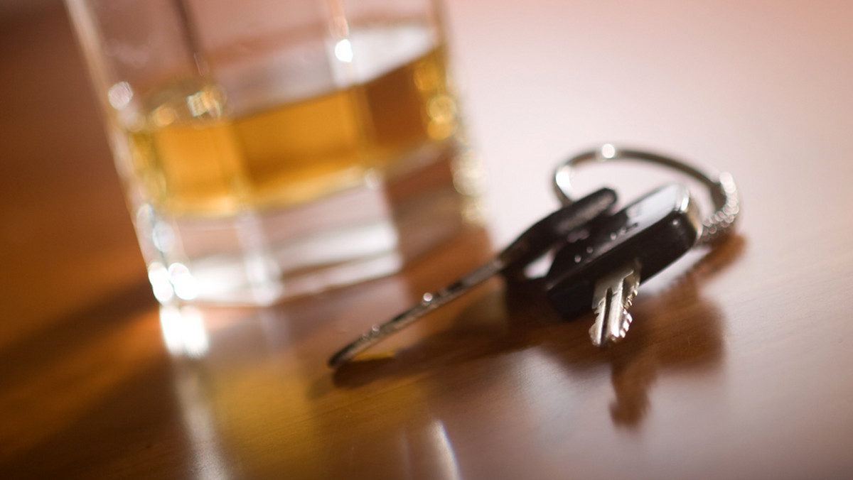 Pijanego kierowcę zatrzymali przechodnie w Jemielnicy na Opolszczyźnie. Mężczyzna miał w organizmie 2,5 promila alkoholu.