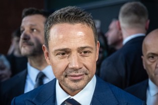 Piwo, które wstrząsnęło polską polityką. Trzaskowski, Sikorski i Mentzen przy jednym stole!