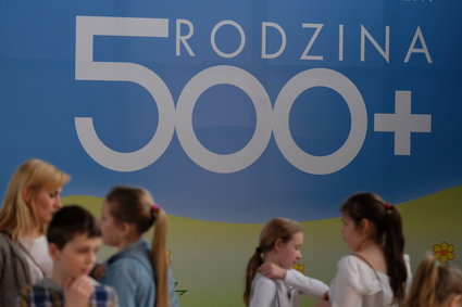 Polacy ruszyli po 500 plus. Lawina wniosków pierwszego dnia