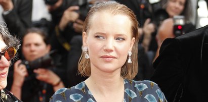 Joanna Kulig na czerwonym dywanie w Cannes. Zapomniała wysuszyć włosy? [ZDJĘCIA]