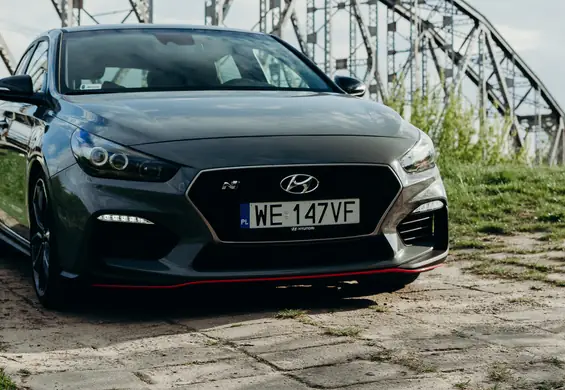 Hyundai  i30N może leciutko pomrukiwać, ale możesz zrobić z niego drącego mordę szaleńca