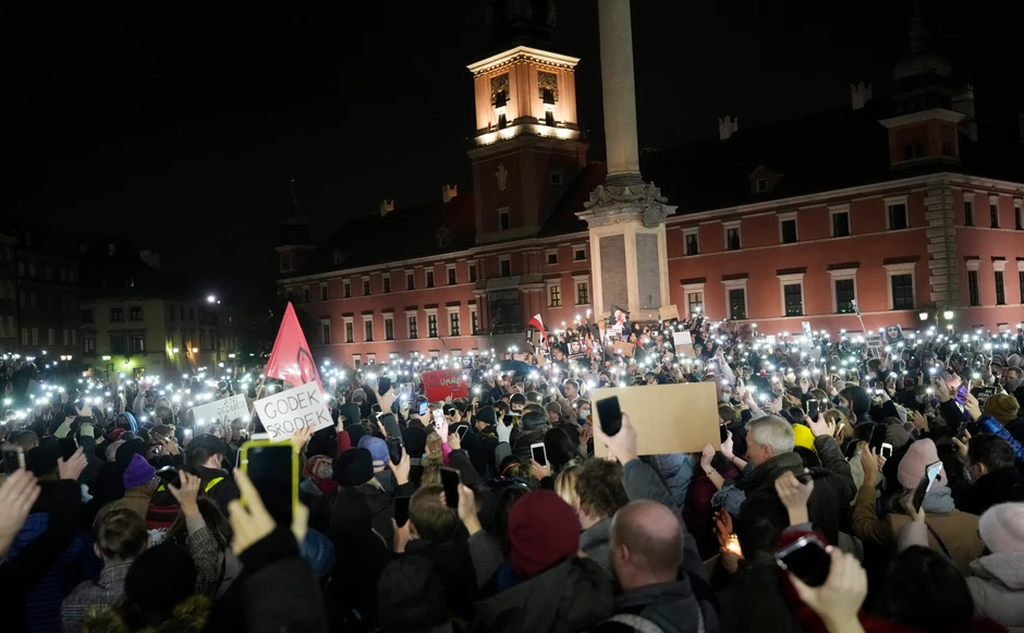 Protesti u Poljskoj zbog smrti trudnice