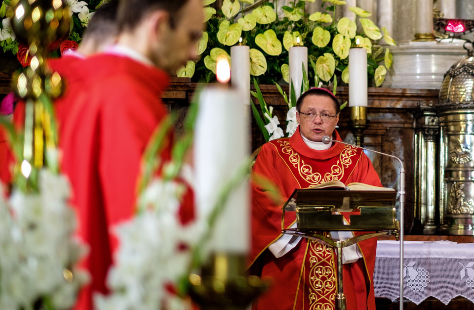 Abp Grzegorz Ryś podczas modlitwy do Matki Bożej Piekarskiej