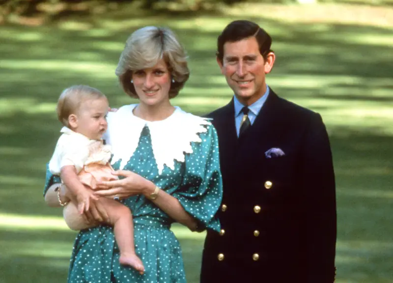 Foto: Księżna Diana, książę Karol i mały William, Nowa Zelandia, 1983 r. / Anwar Hussein / Contributor z GettyImages-1311289093