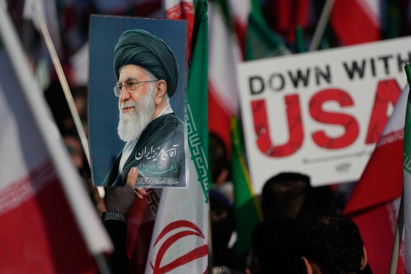 "OBORILI SMO AMERIČKI F-35" Počeo novi talas napada Irana, u Dubaiju OTKAZANE USKRŠNJE MISE, sirene u Izraelu: Otvoriće Ormuski moreuz NA SILU?!