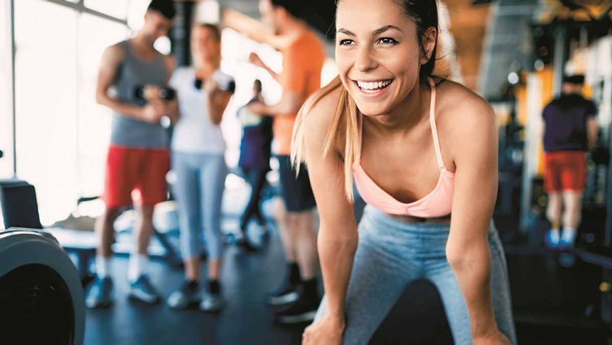 trening sport kobieta siłownia fitness 