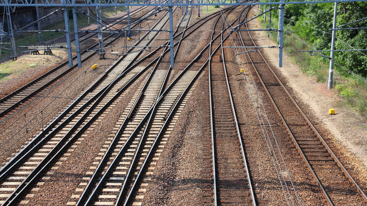 Inwestycje kolejowe za ponad 200 mln zł zaplanował samorząd woj. opolskiego do 2020 roku dzięki unijnym pieniądzom. W ramach tych inwestycji wyremontowane mają być trzy linie kolejowe i zakupionych sześć pociągów elektrycznych.