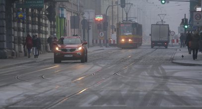 Niebezpieczne warunki w większości kraju. IMGW apeluje o ostrożność na drogach