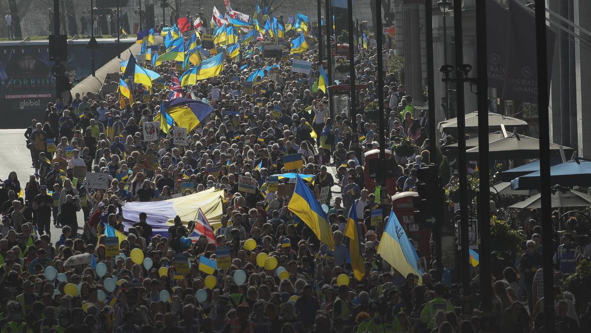 Dziesiątki tysięcy osób na ulicach Londynu. Tak solidaryzują się z Ukrainą