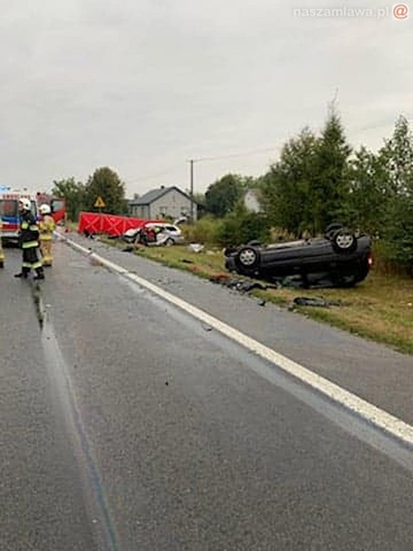 Zderzenie trzech aut. Dwie osoby nie żyją, cztery są ranne