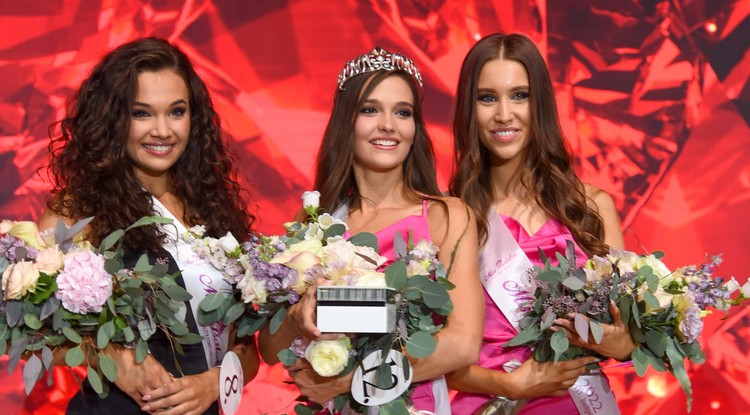 Csupor Olívia nyerte a 2022-es Miss Balatont.