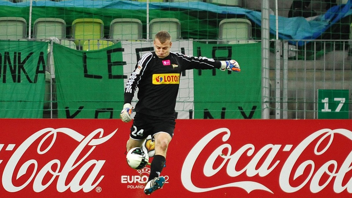 Wojciech Pawłowski musi zacisnąć zęby i dawać z siebie jeszcze więcej na treningach, bo wiele wskazuje na to, że nie będzie nawet numerem dwa w Udinese Calcio. Trener Francesco Guidolin planuje transfer kolejnego bramkarza.