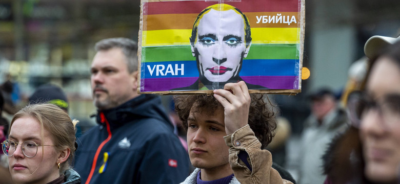 "Rosja: Polowanie na osoby LGBT+" na Międzynarodowy Dzień Przeciw Homofobii