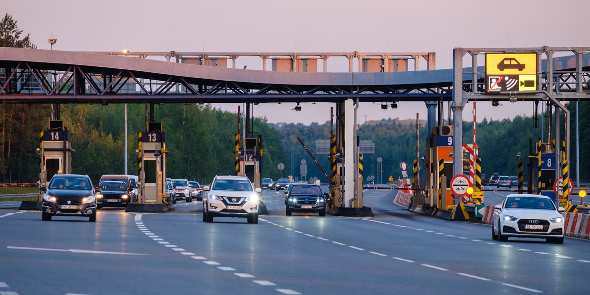 Dobre wieści dla kierowców. Od 1 lipca na dwóch odcinkach autostrady będą darmowe. To nie wszystko, chodzi jeszcze o ceny paliw...