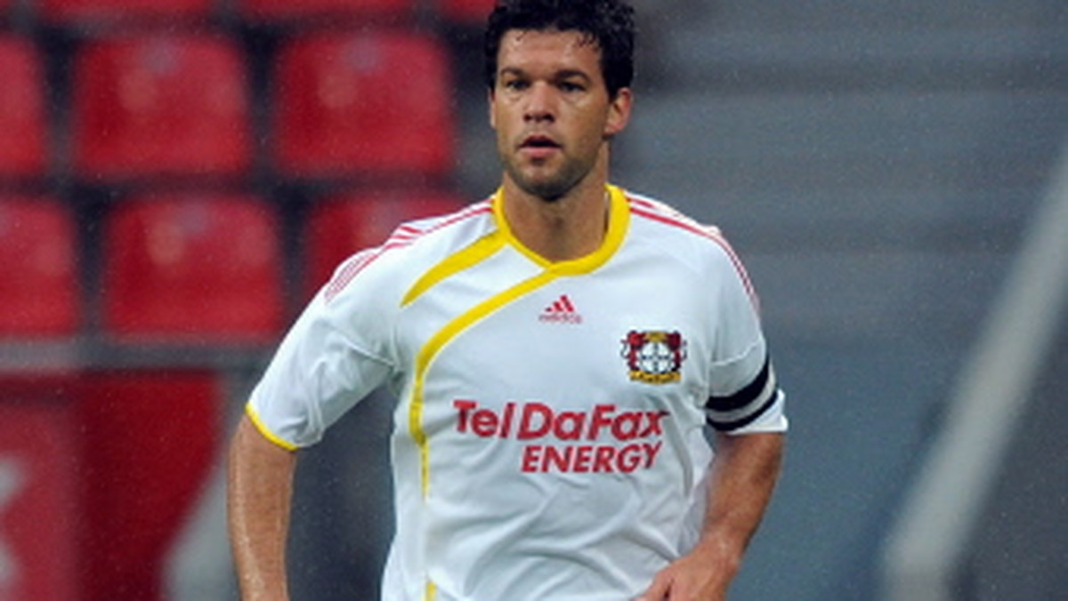 Pomocnik Bayeru Leverkusen Michael Ballack twierdzi, że w tym sezonie Aptekarze mają realne szanse na zdobycie drugiego miejsca w tabeli. - Nie mamy zamiaru poddawać się, bo wierzymy, że ten cel jest do zrealizowania - powiedział były zawodnik londyńskiej Chelsea.