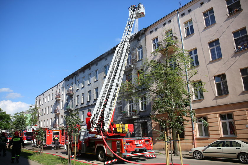 Pożar kamienicy przy 1 Maja w Łodzi. Strażacy zdążyli w ostatniej chwili