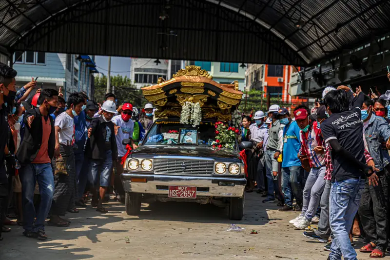 Karawan z trumną Ma Kyal Sin (Angel)/Fot. Kaung Zaw Hein/SOPA Images/LightRocket via Getty Images)