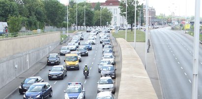 Kobieta utknęła w korku i... zaczęła rodzić. Dramat w Warszawie