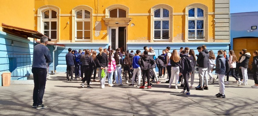 "Tradicionalno, najviše muke malim maturantima na testu srpskog jezika zadali su zadaci o razumevanju pročitanog, tumačenju književnog dela"