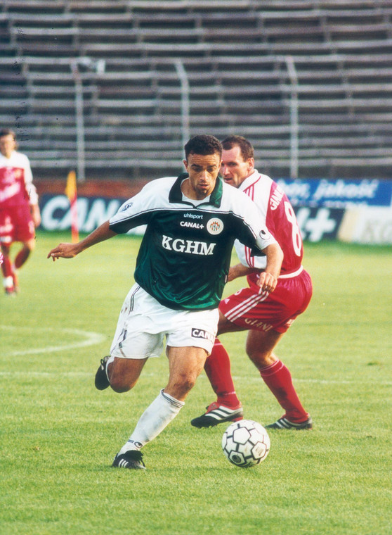 Grając w Zagłębiu Lubin, Enkeleid Dobi najpierw spadł do drugiej ligi, a sezon później świętował awans do ekstraklasy. 