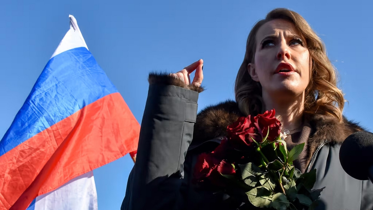 Ksenia Sobczak, celebrytka i delikatna krytyczka Putina, uciekła z Rosji