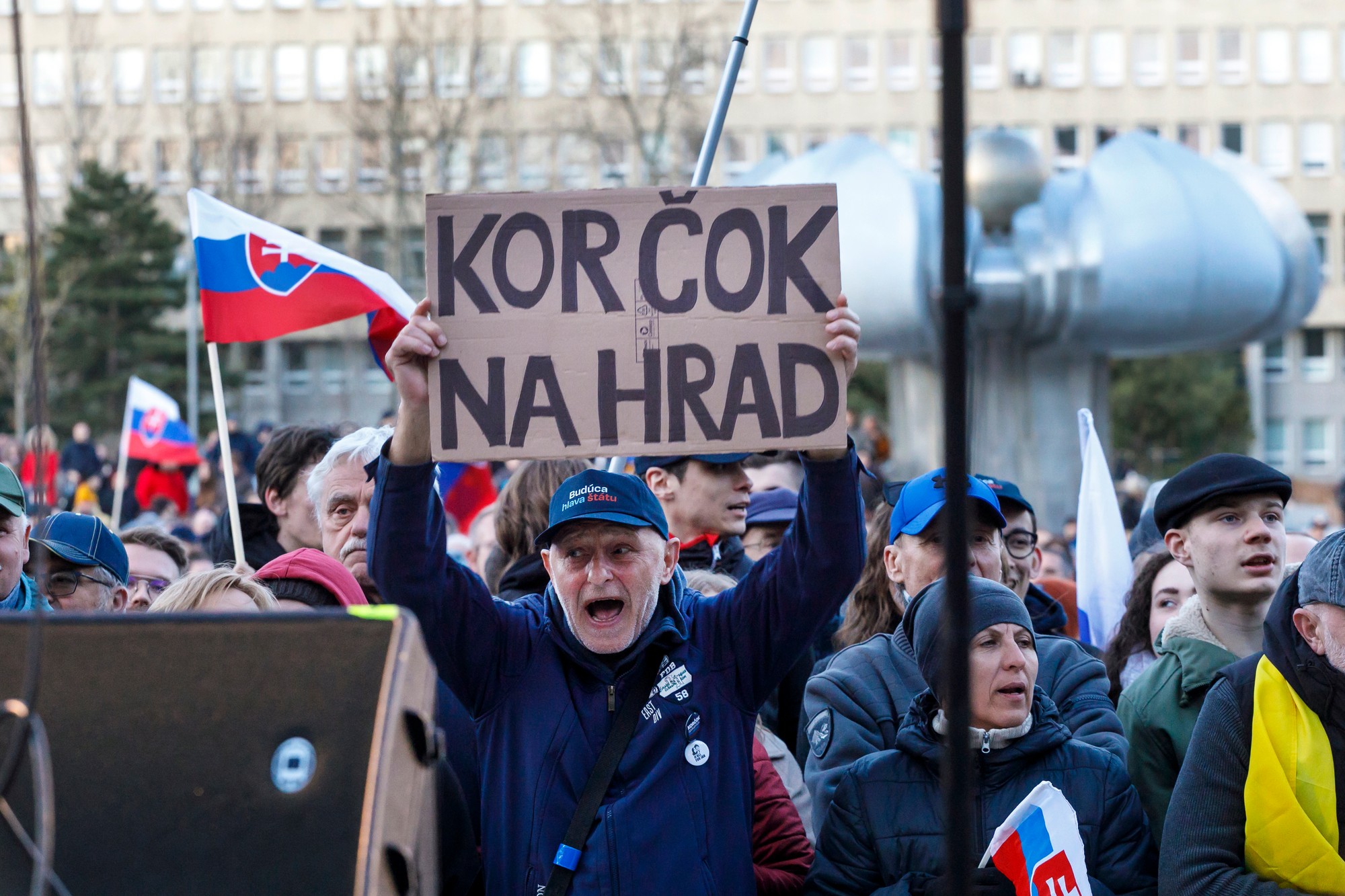 Verejné zhromaždenie s názvom “Nedovoľme im ovládnuť všetko” na podporu občianskeho kandidáta na prezidenta SR Ivana Korčoka na Námestí slobody v Bratislave.