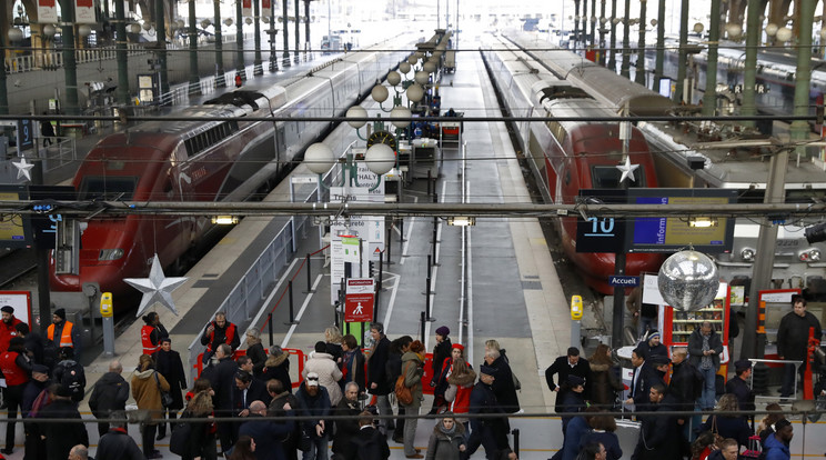 A párizsi Gare du Nord pályaudvart hétfő éjjel három órára kiürítették  /Fotó: AFP