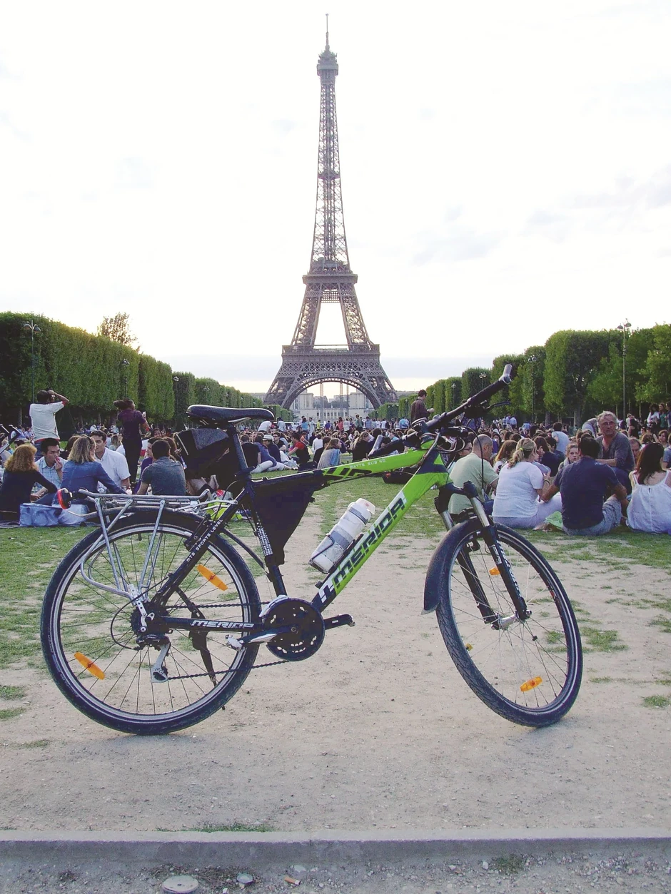 Ukradeni bicikl tokom Kasinog boravka u Parizu