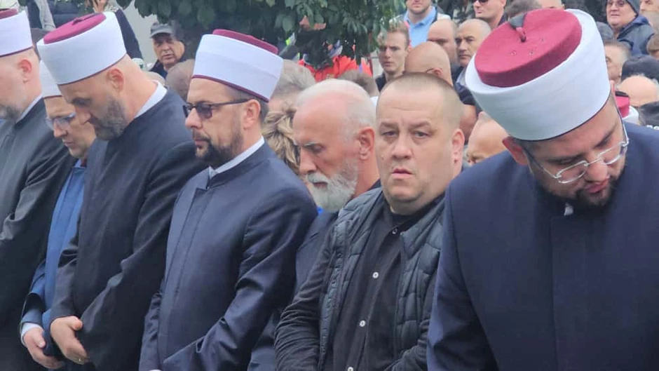 Dino Merlin, sin i efendije u prvom redu