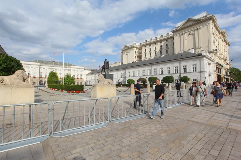 Tak zbroją Pałac Prezydencki! A pod Sejmem armatka wodna 