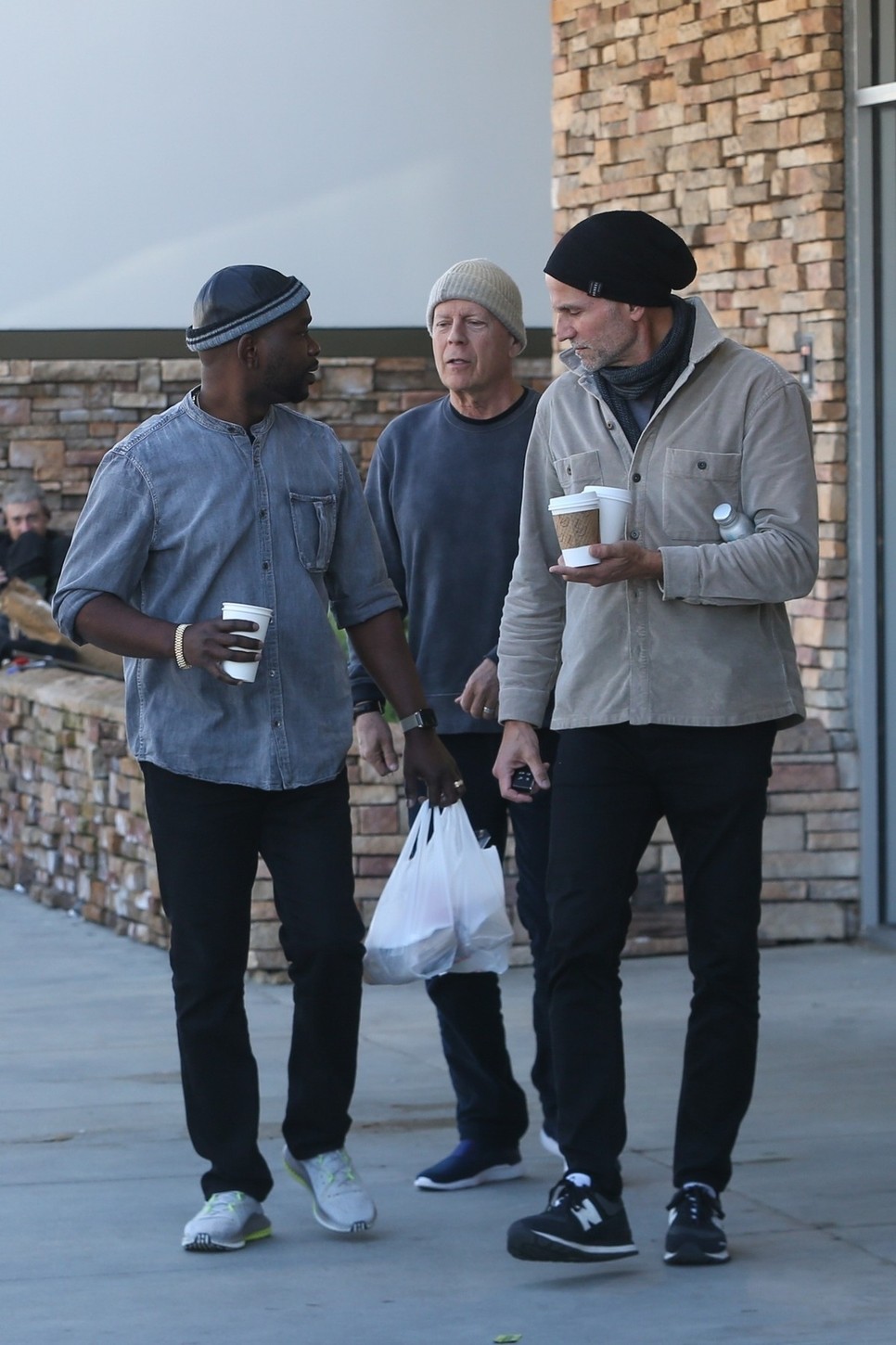 Közeli barátaival kávézott Santa Monicában