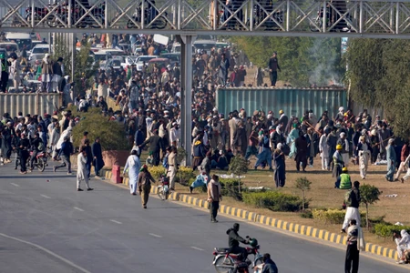 Sukobi u Pakistanu između pristalica Imrana Kana i snaga bezbednosti, marš na Islamabad.jpg