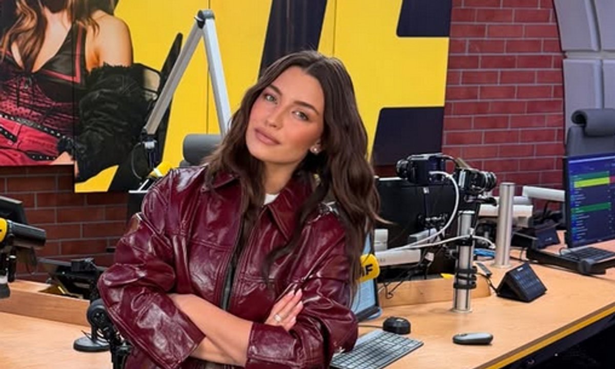 Julia Wieniawa w falbanach. To najmodniejszy trend na wiosnę