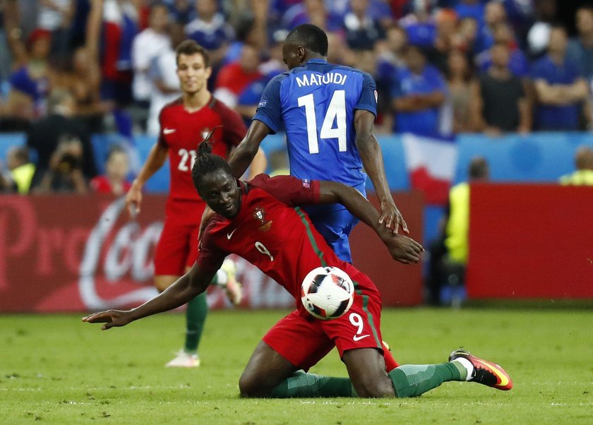 Strzelec jedynego gola w finale Euro 2016 opowiedział o tragedii z dzieciństwa