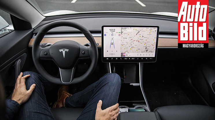 Közveszélyessé válhat a Tesla az autópilóta-rendszer frissítése után / Fotó: Auto Bild