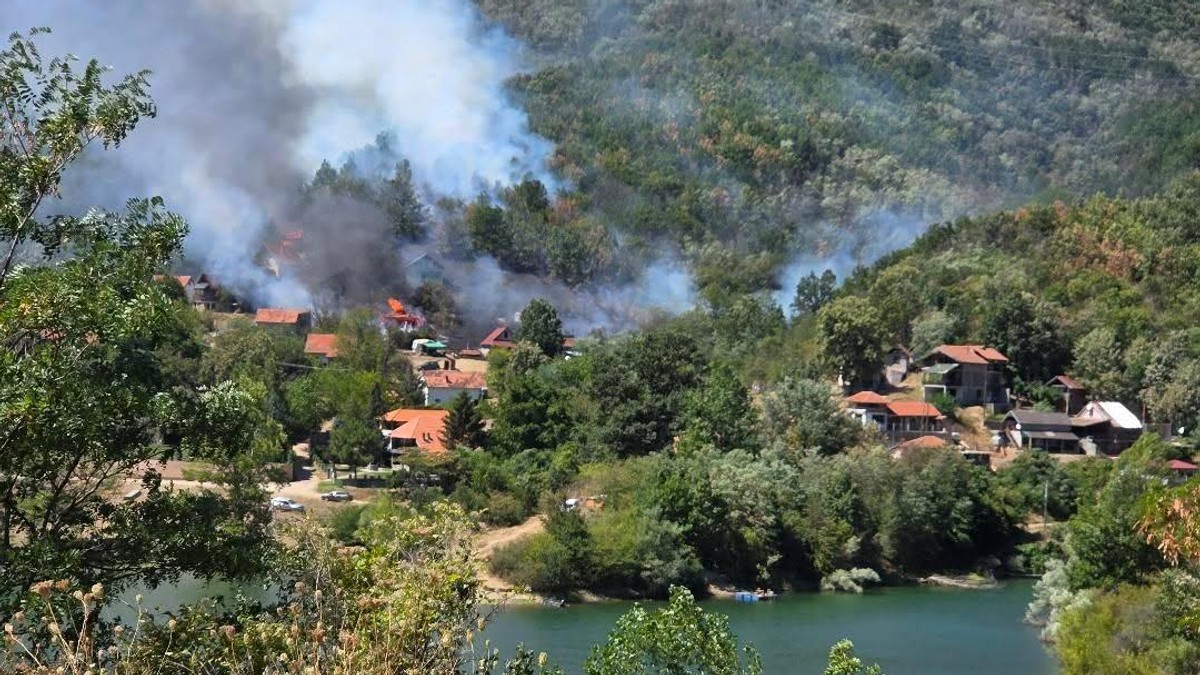 Požar u vikend naselju Bovansko jezero