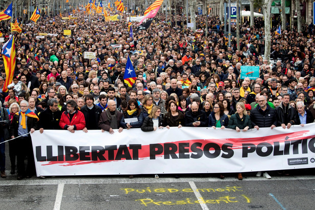 Puigdemont, ukrywający się od końca października w Belgii w obawie przed aresztowaniem, został zatrzymany w niedzielę rano na autostradzie w Niemczech, w pobliżu granicy z Danią