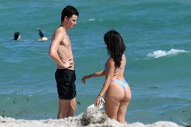 Jedna četka, talog kafe i masaža od NULA DINARA: Stručnjaci savetuju da se celulit napada iz ova TRI PRAVCA!