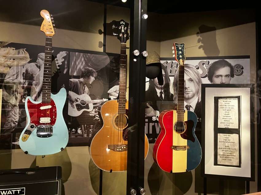 U muzeju su izložene gitare poznatih američkih rok muzičara