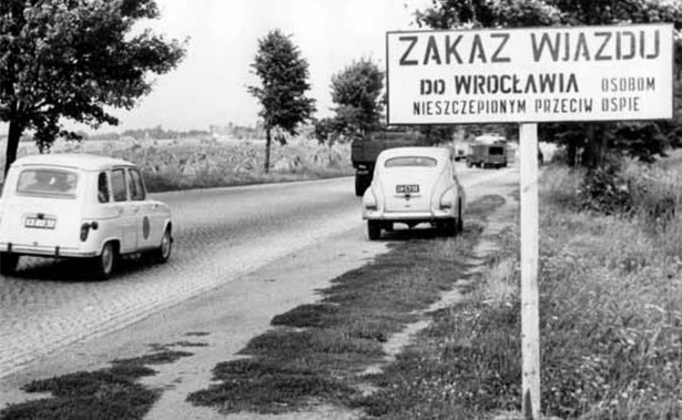 Wjazd do Wrocławia objętego kwarantanną w czasie epidemii ospy prawdziwej w 1963 roku