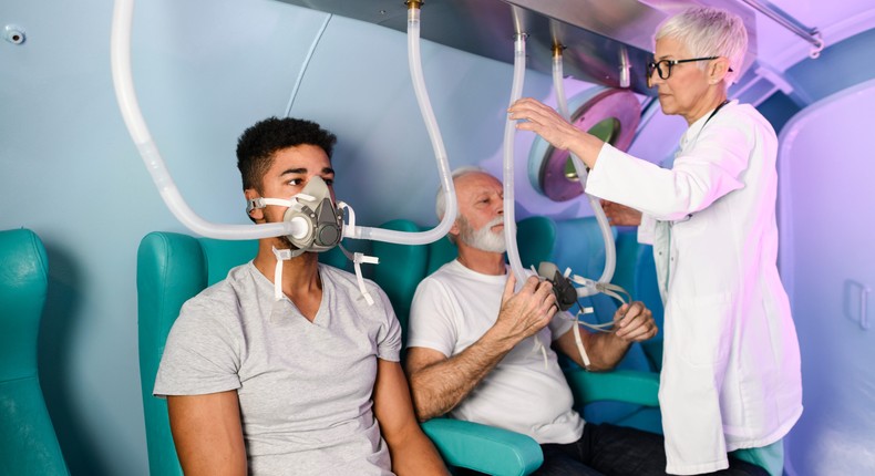 Hyperbaric oxygen therapy is a cutting-edge (but costly) longevity treatment. A doctor who researches it said to focus on free lifestyle changes like exercise first.EXTREME-PHOTOGRAPHER/Getty Images