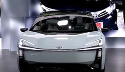 Nowa Toyota Corolla to siódmy cud świata. Wygląda świetnie, hybryda 1.5 sensacją