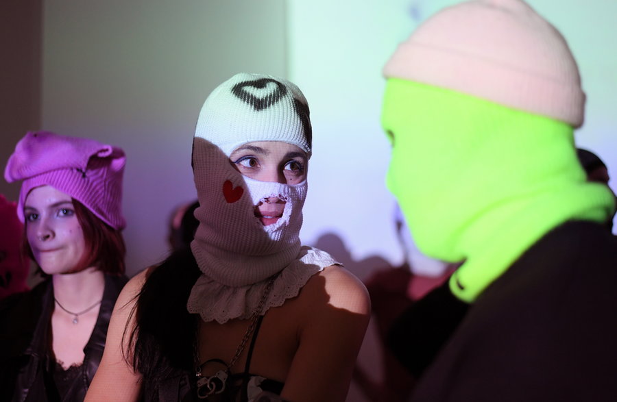 Nadieżda Tołokonnikowa z Pussy Riot uczestniczy w otwarciu wystawy sztuki "Prochy Putina" ("Putin's Ashes") w Los Angeles, 27 stycznia 2023 r. 
