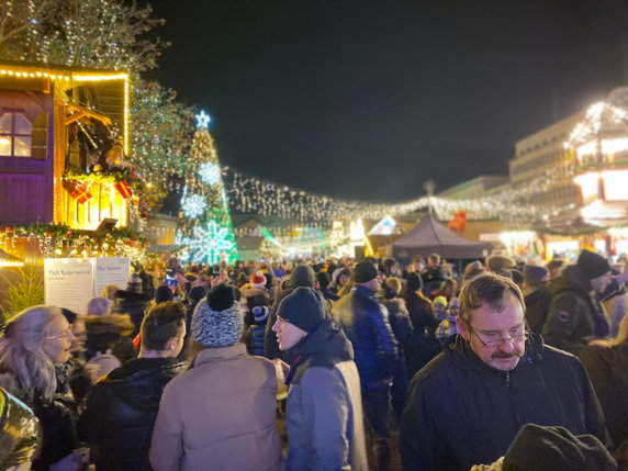 uroczyste rozświetlenie choinki na Placu Wolności w Poznaniu fot. Codzienny Poznań