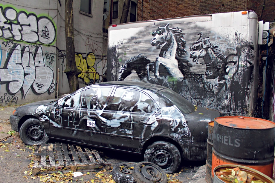 Legenda z murów, czyli Banksy, wzniósł art car na nowy poziom: niepokornej sztuki ulicznej