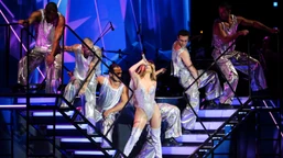spóźnienie i wpadka jennifer lopez na koncercie w warszawie. był też m