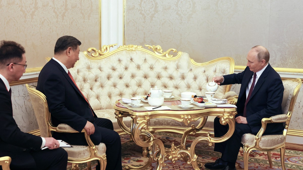Si Đinping i Vladimir Putin pili su čaj u Moskvi prošle godine