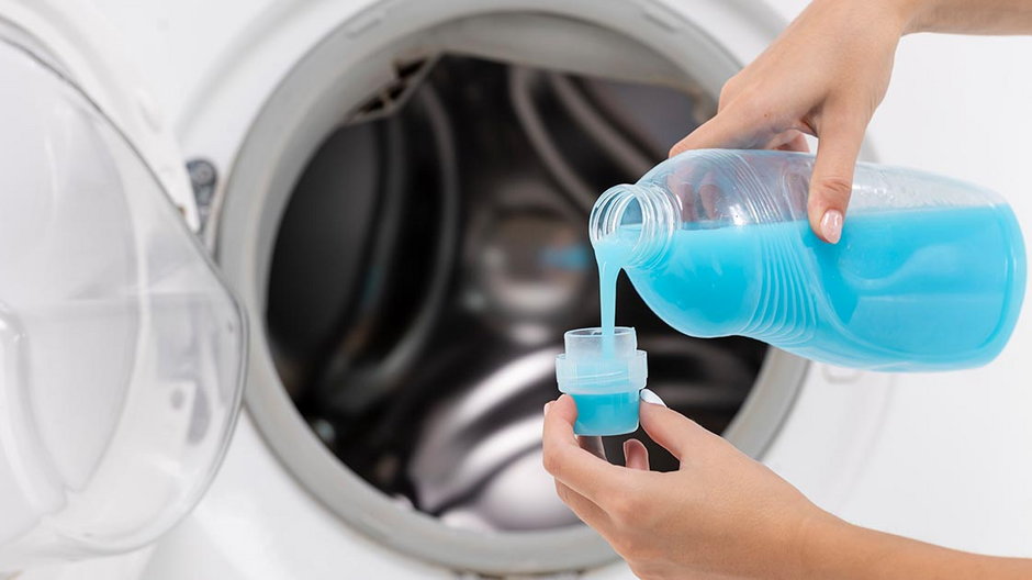 Jak uniknąć zapachu stęchlizny na świeżym praniu?