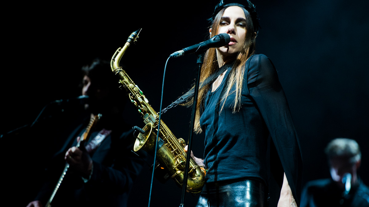 PJ Harvey wraca do Polski. Artystka dopiero co wystąpiła na Open'er Festival, a już 12 października 2016 roku zagra koncert na warszawskim Torwarze. Bilety na to wydarzenie wkrótce trafią do sprzedaży.